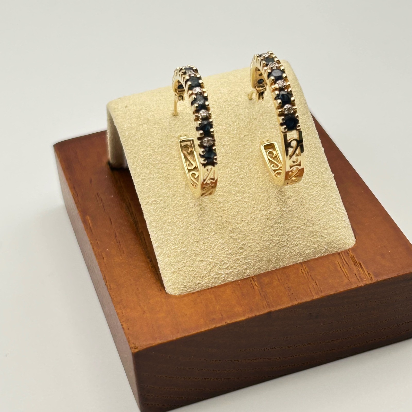 14k Gold Filigree Hoop Earrings Mexico Blue & Clear Stone Accents Hinged Latch